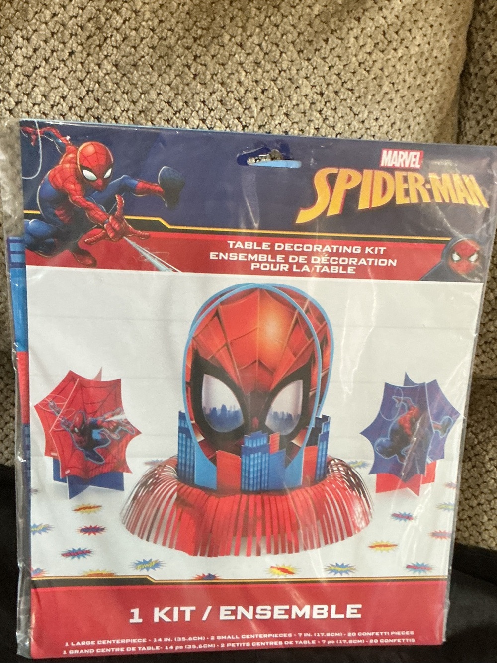 Marvel Spider-Man Red and Blue Table Decorating Kit nwt